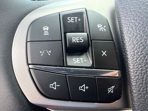 Used 2026 Ford Explorer Active AWD/4WD image 19