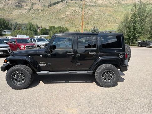 Used 2016 Jeep Wrangler Unlimited Sahara w/ Connectivity Group AWD/4WD image 19