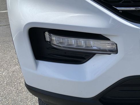 Used 2022 Ford Explorer XLT w/ Equipment Group 202A image 10