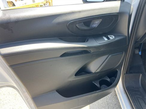 Used 2022 Mercedes-Benz Metris image 13
