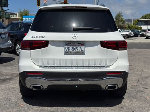 Used 2022 Mercedes-Benz GLB 250 w/ Premium Package Lite image 8