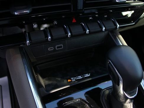 Used 2026 GMC Canyon Denali AWD/4WD image 18
