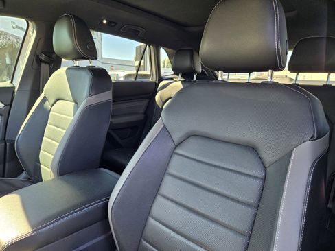 Used 2021 Volkswagen Atlas Cross Sport SEL Premium image 16