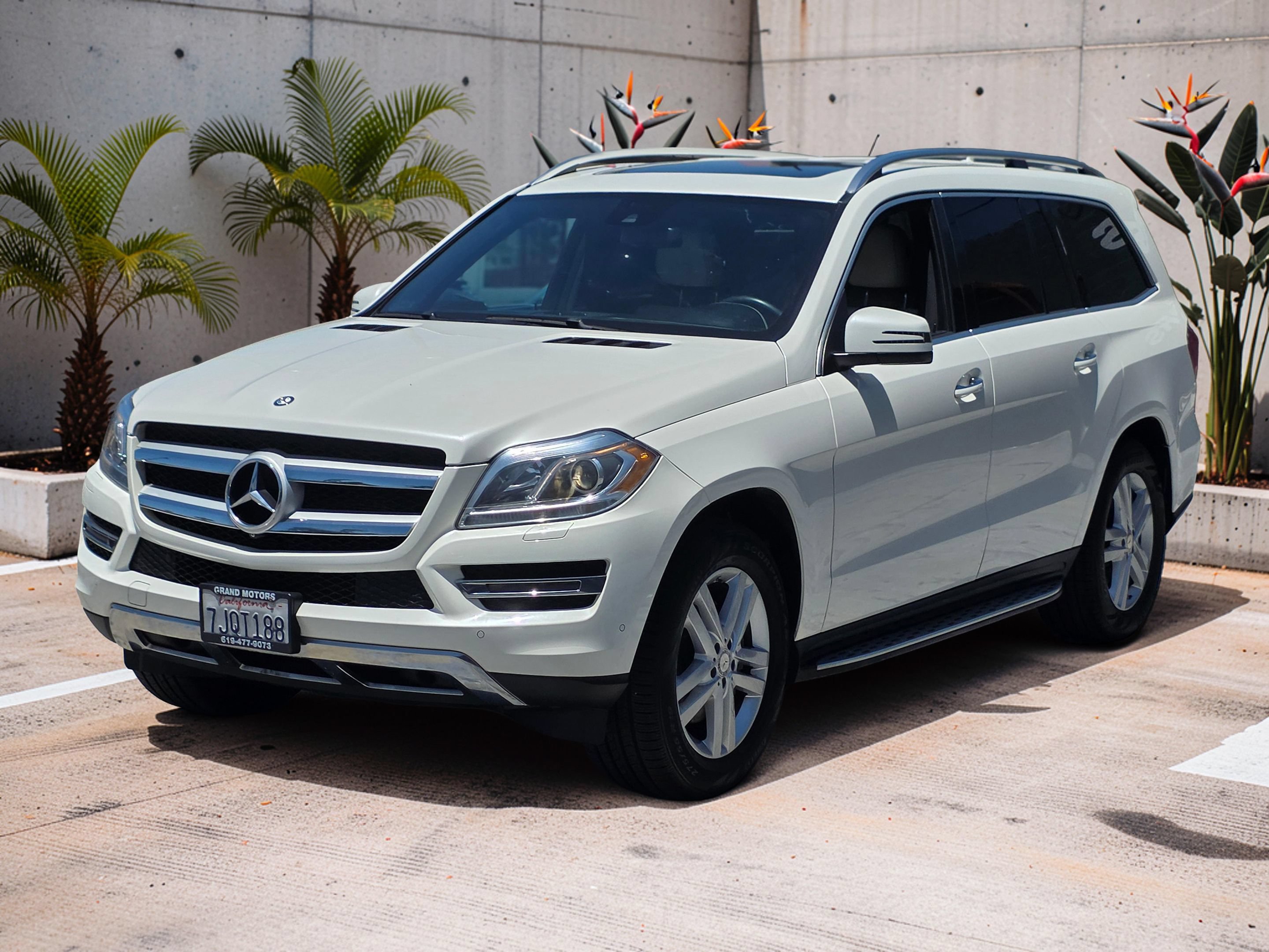 Used 2015 Mercedes-Benz GL 450 4MATIC w/ Parking Assist Package image 3