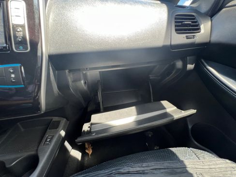 Used 2013 Nissan Leaf SL w/ Premium Pkg image 21