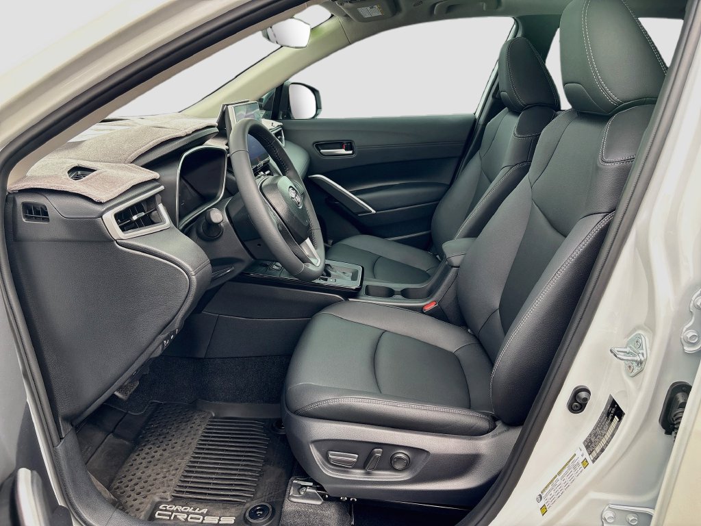 Used 2026 Toyota Corolla Cross XLE w/ Convenience Package FWD image 19