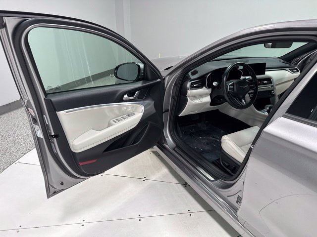 Used 2025 Genesis G70 2.5T RWD image 9