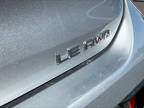 Used 2024 Toyota Highlander LE image 8