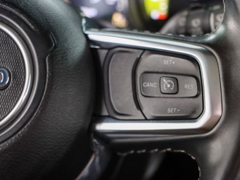 Used 2022 Jeep Wrangler Unlimited Sahara AWD/4WD image 16