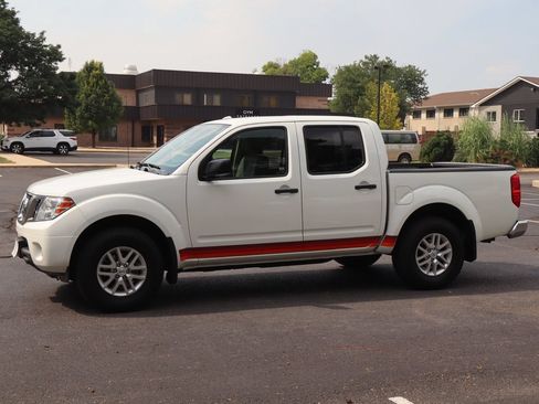 Used 2017 Nissan Frontier SV w/ SV Value Truck Package AWD/4WD image 10