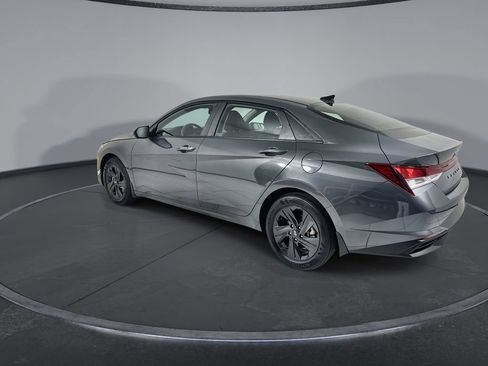 Used 2023 Hyundai Elantra SEL FWD image 6