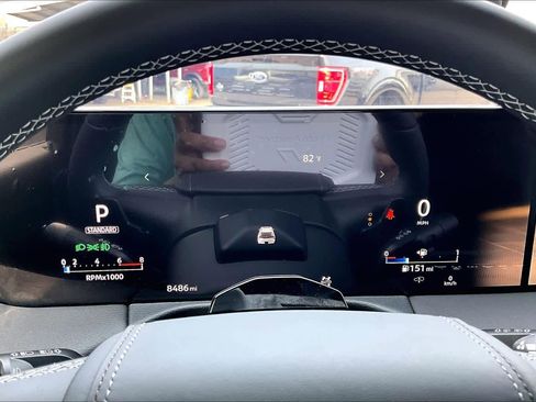 Used 2025 Nissan Armada Platinum Reserve AWD/4WD image 29