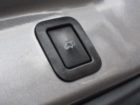 Used 2019 Toyota Highlander Limited image 28