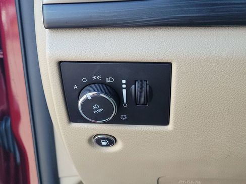 Used 2020 Jeep Grand Cherokee Laredo w/ 18" Wheel & 8.4" Radio Group AWD/4WD image 22