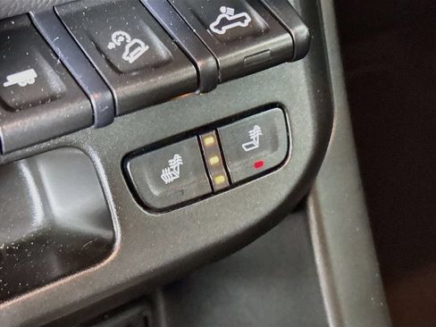 Used 2022 Chevrolet Colorado ZR2 AWD/4WD image 19