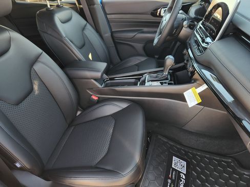 New 2026 Jeep Compass Latitude image 11