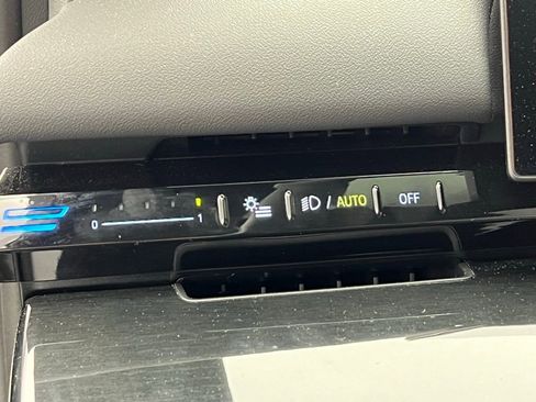 Certified 2025 BMW 530i image 19