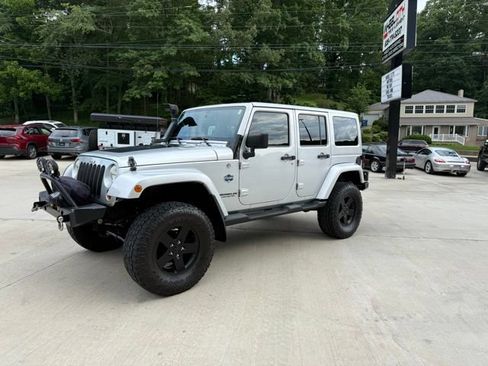 Used 2012 Jeep Wrangler Unlimited Sahara AWD/4WD image 13