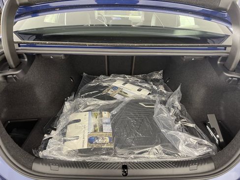 Used 2024 BMW i5 eDrive40i w/ M Sport Package image 16