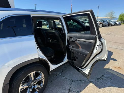 Used 2019 Toyota Highlander Limited Platinum image 23