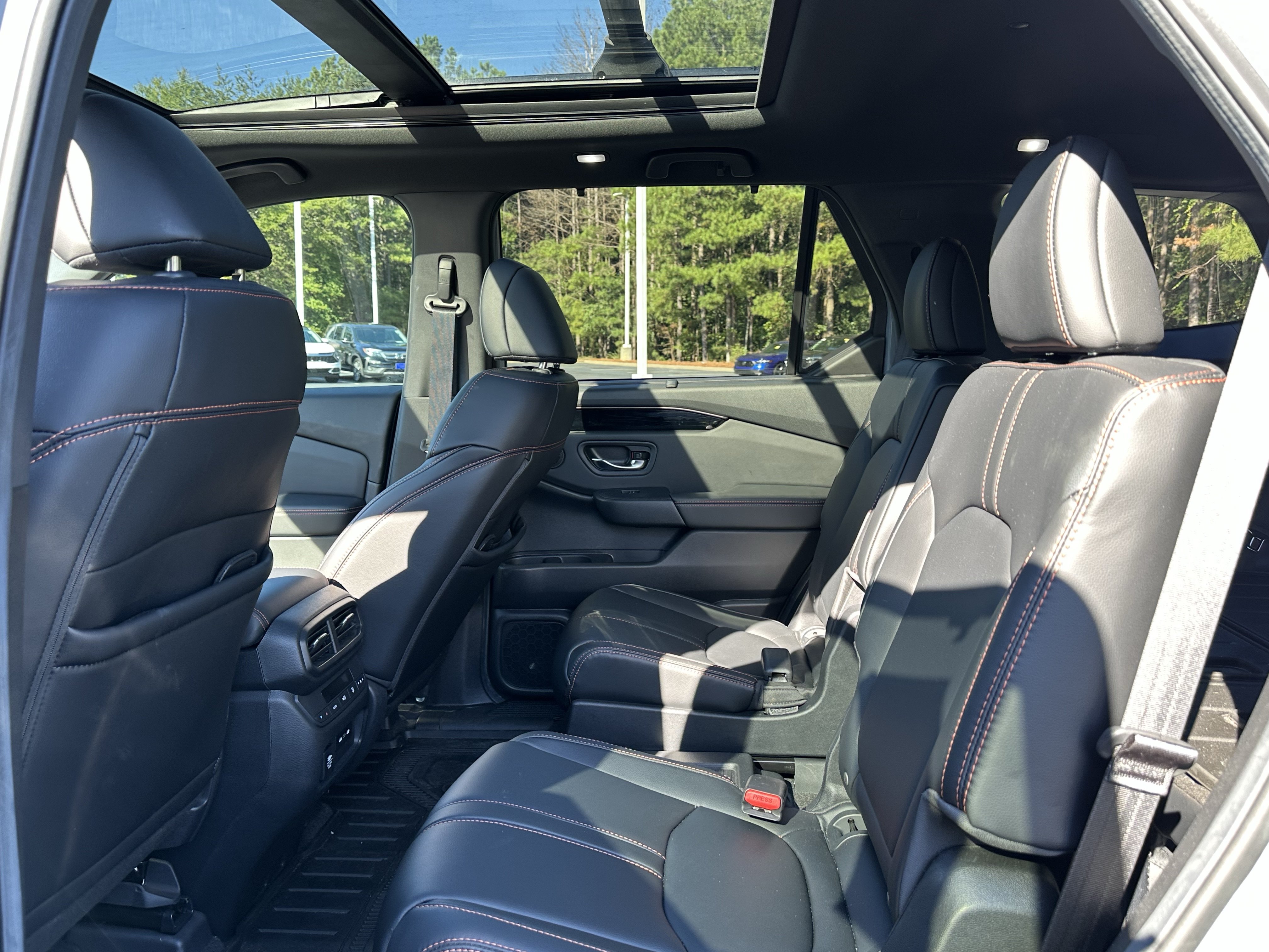 Used 2024 Honda Pilot TrailSport image 9