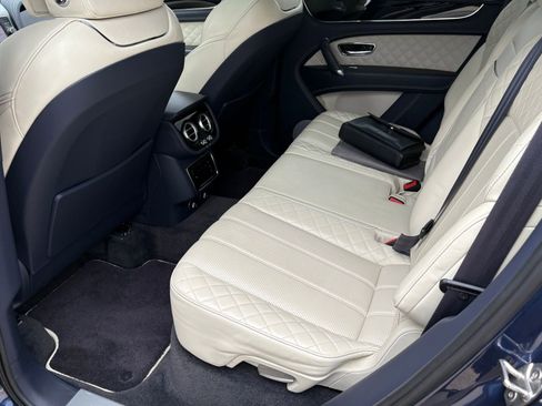 Used 2019 Bentley Bentayga AWD/4WD image 40