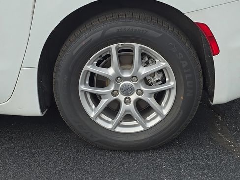 Used 2023 Chrysler Pacifica Touring-L FWD image 50