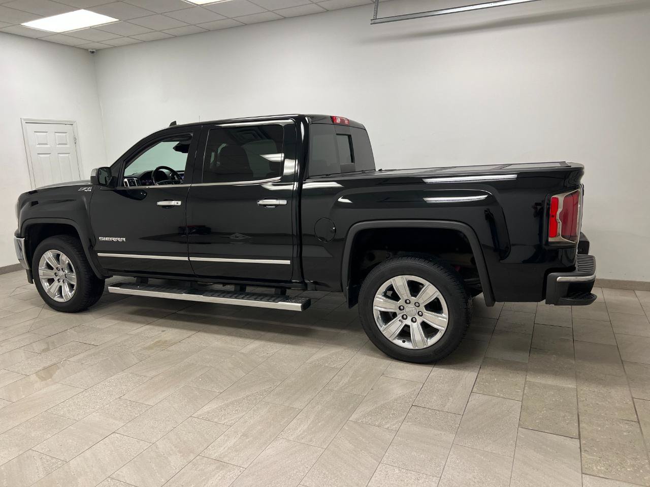 Used 2018 GMC Sierra 1500 SLT AWD/4WD image 10