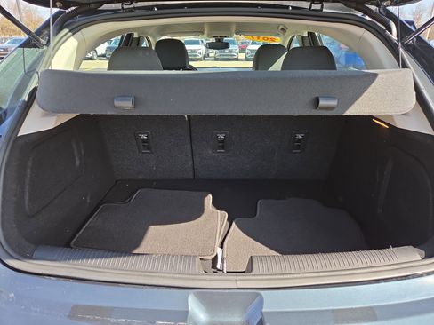 Used 2017 Chevrolet Cruze LT image 9