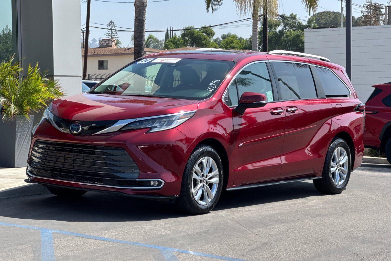 Used 2024 Toyota Sienna Limited FWD image 10
