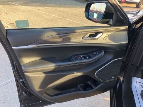 Used 2023 Jeep Grand Cherokee L Limited image 9