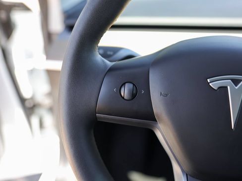 Used 2023 Tesla Model 3 Standard Range RWD image 13