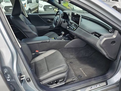 Used 2025 Lexus ES 300h w/ Premium Package FWD image 12