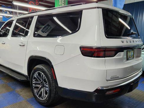 Used 2023 Jeep Wagoneer L Series II image 4