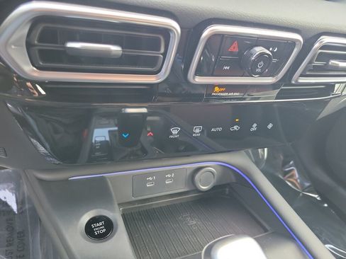 New 2026 Nissan Sentra SR w/ Floor Mat Package FWD image 28