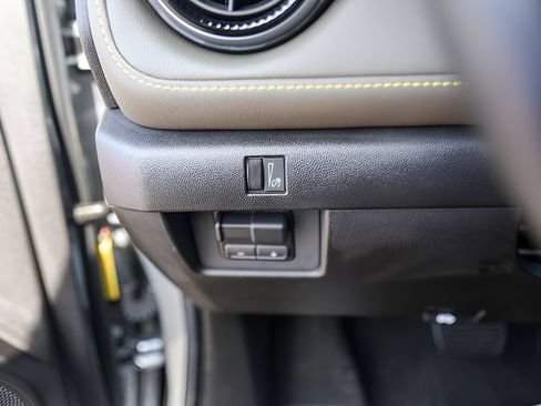 Used 2024 Chevrolet Colorado ZR2 w/ ZR2 Convenience Package III AWD/4WD image 18