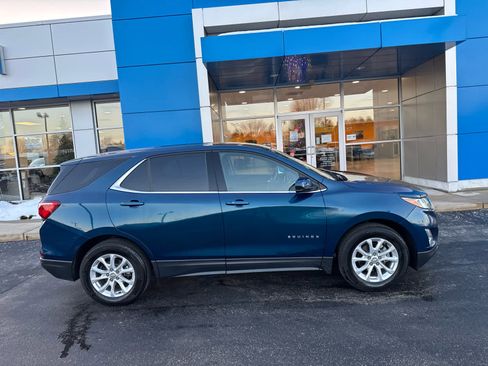 Used 2020 Chevrolet Equinox LT w/ Driver Convenience Package image 3