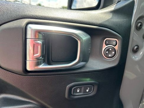 Used 2021 Jeep Gladiator Mojave AWD/4WD image 12