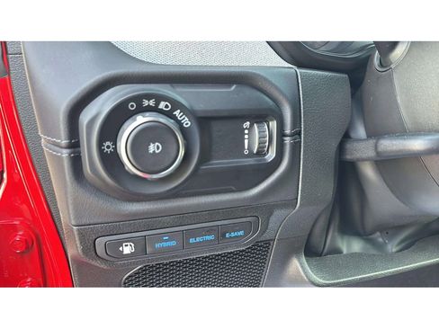 Used 2025 Jeep Wrangler Sahara w/ Safety Group image 27