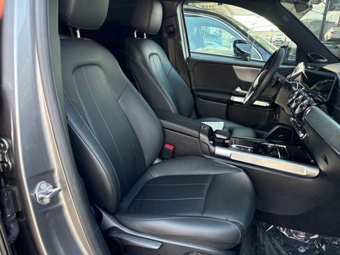 Used 2022 Mercedes-Benz EQB 300 4MATIC image 13