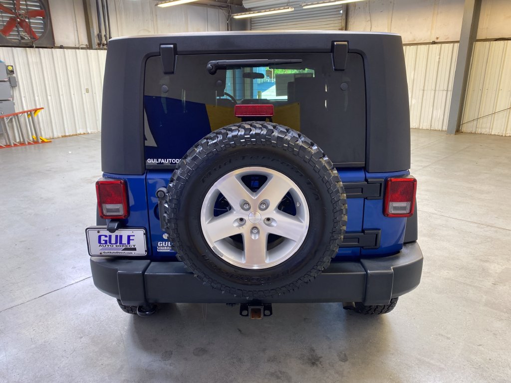 Used 2009 Jeep Wrangler Unlimited Rubicon w/ Dual Top Group AWD/4WD image 7