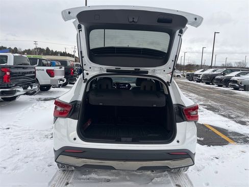 Used 2025 Chevrolet Trax ACTIV w/ Driver Confidence Package image 11