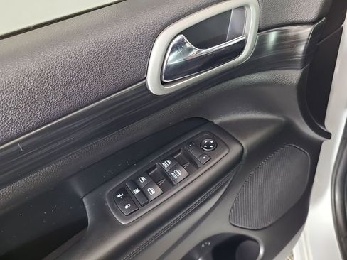 Used 2020 Jeep Grand Cherokee Altitude image 18