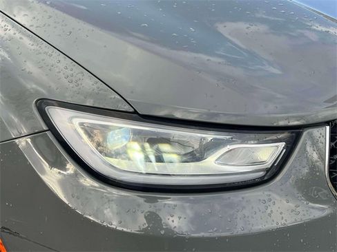 Used 2023 Chrysler Pacifica Touring-L image 5