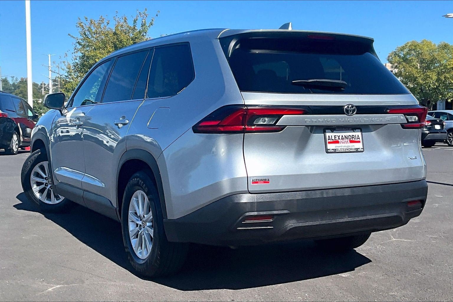 Used 2025 Toyota Grand Highlander FWD image 11