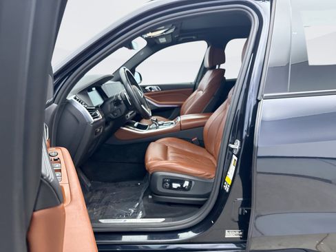 Used 2022 BMW X5 M50i image 10