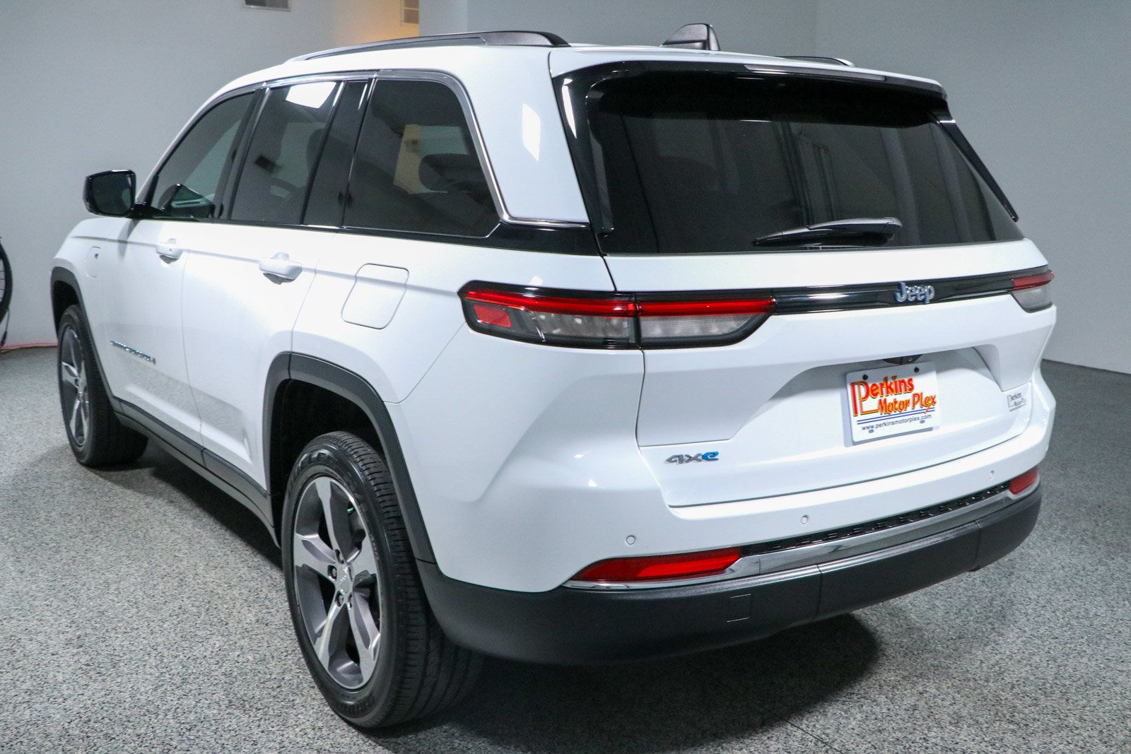 Used 2023 Jeep Grand Cherokee 4WD 4xe image 9