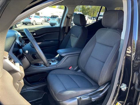 Used 2022 GMC Acadia SLE image 10