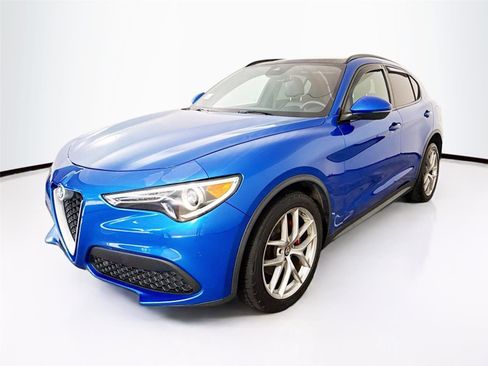 Used 2018 Alfa Romeo Stelvio Ti Sport image 3