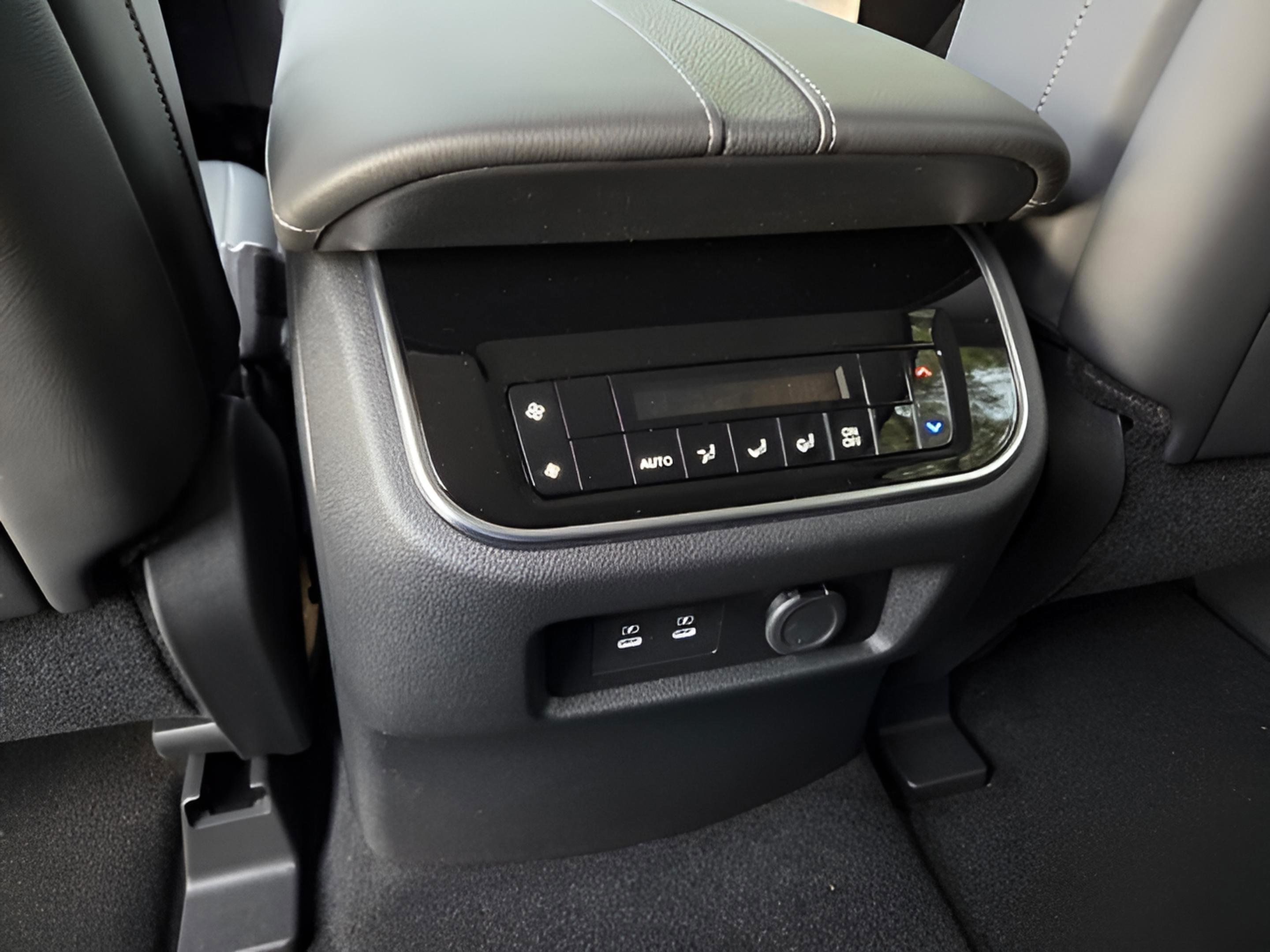 Used 2026 Nissan Armada SV RWD image 18
